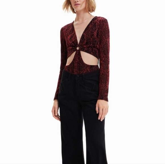 Desigual NWT Slim Fit Long Sleeve Cut Out V-neck Metallic Red Bodysuit Size M - Picture 5 of 15